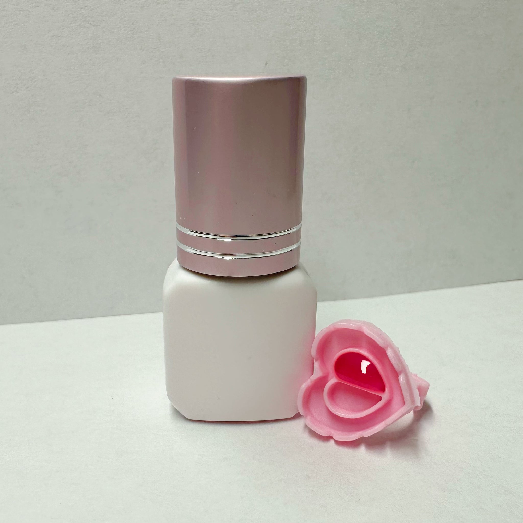 Bomb Fast Drying Pink Lash Glue 0.5 SEC